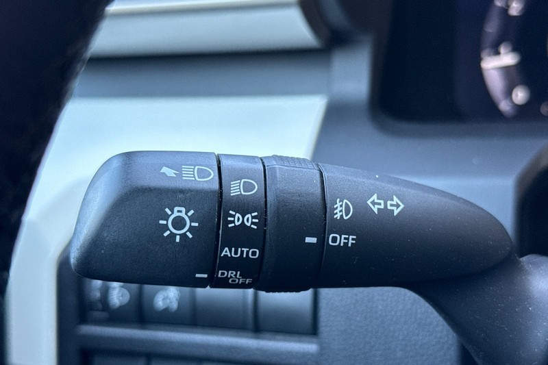 Toyota Tacoma 4WD Vehicle Full-screen Gallery Image 36