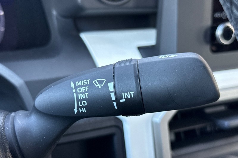 Toyota Tacoma 4WD Vehicle Full-screen Gallery Image 37