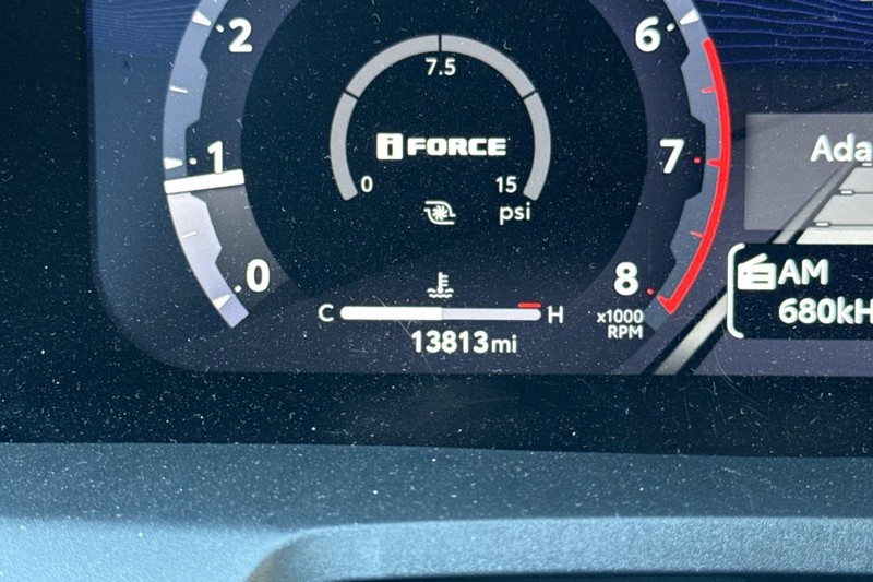 Toyota Tacoma 4WD Vehicle Full-screen Gallery Image 39