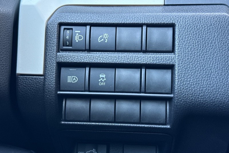 Toyota Tacoma 4WD Vehicle Full-screen Gallery Image 40