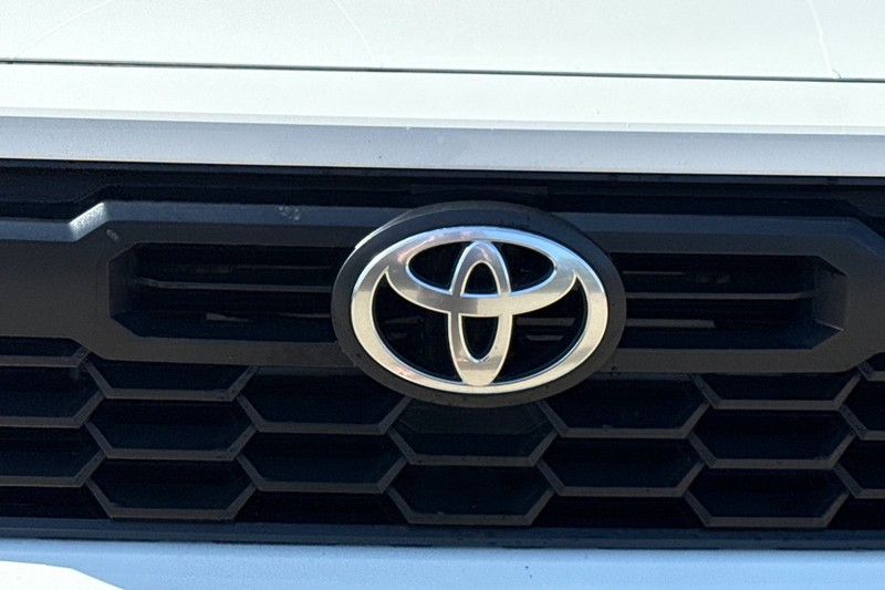 Toyota Tacoma 4WD Vehicle Full-screen Gallery Image 44