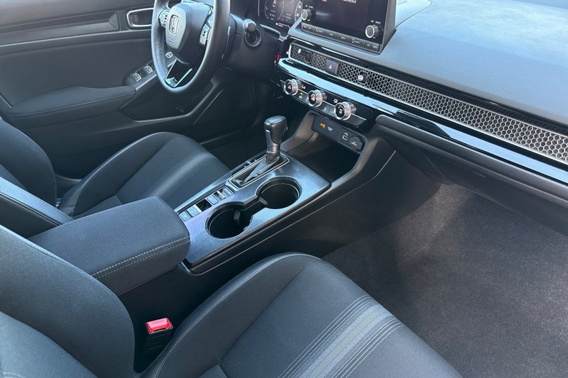 Honda Civic Sedan Vehicle Full-screen Gallery Image 18