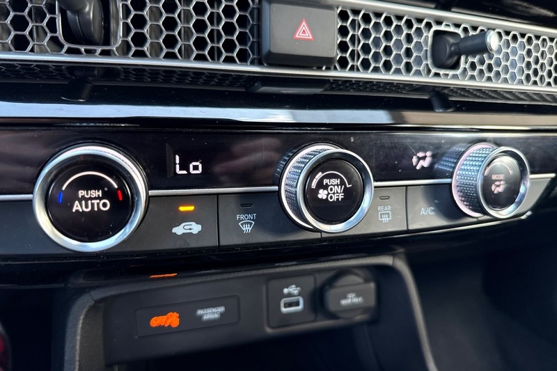 Honda Civic Sedan Vehicle Full-screen Gallery Image 27
