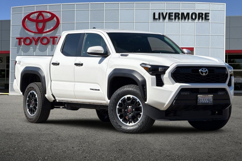 Toyota Tacoma 4WD Vehicle Full-screen Gallery Image 02