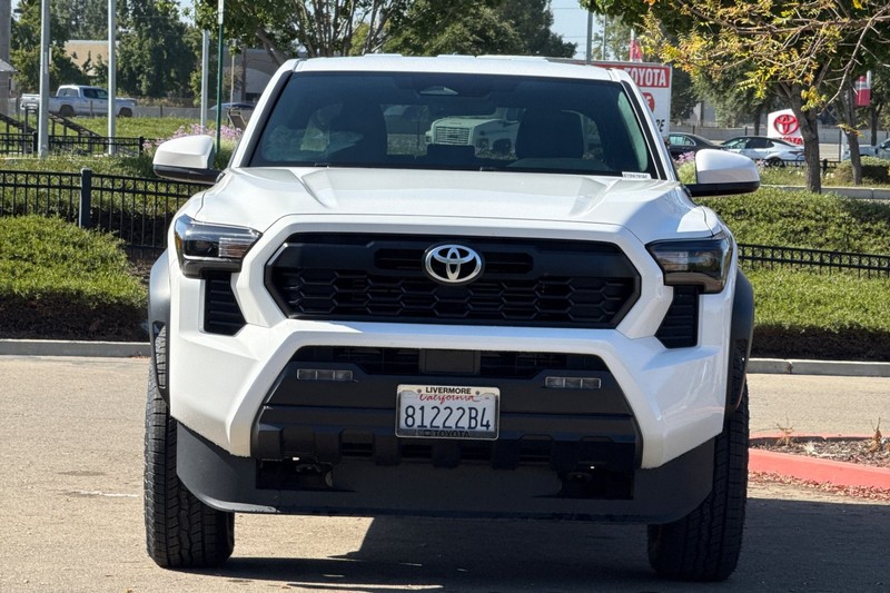 Toyota Tacoma 4WD Vehicle Full-screen Gallery Image 09
