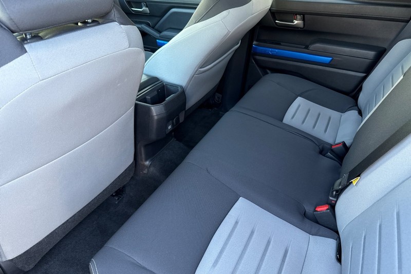 Toyota Tacoma 4WD Vehicle Full-screen Gallery Image 14