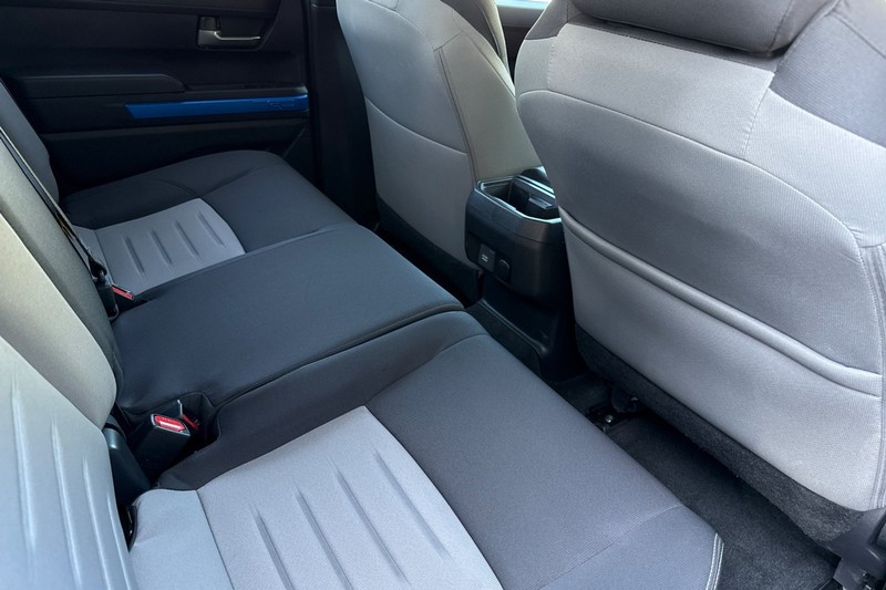 Toyota Tacoma 4WD Vehicle Full-screen Gallery Image 17