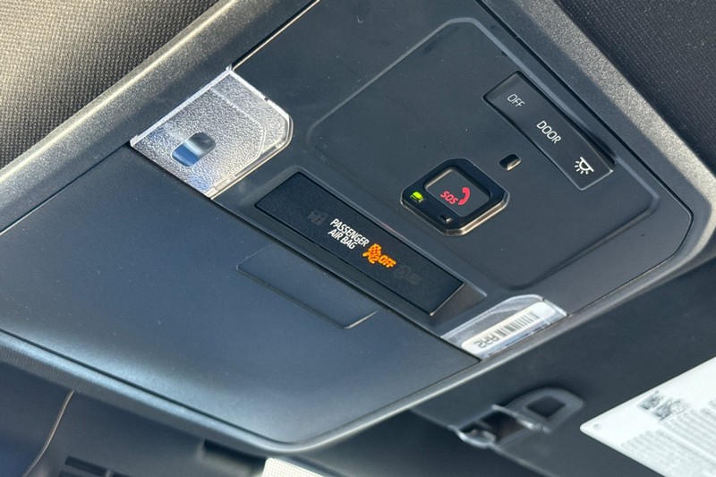 Toyota Tacoma 4WD Vehicle Full-screen Gallery Image 23