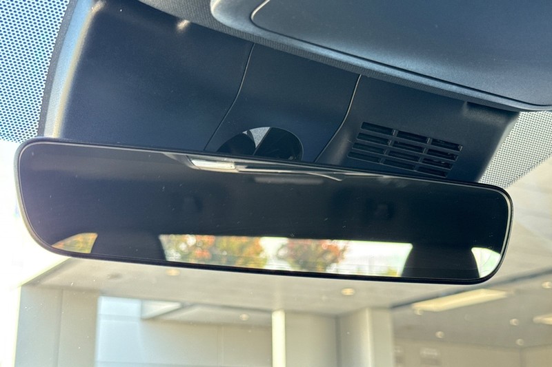 Toyota Tacoma 4WD Vehicle Full-screen Gallery Image 24