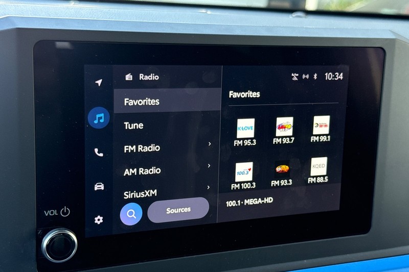 Toyota Tacoma 4WD Vehicle Full-screen Gallery Image 25