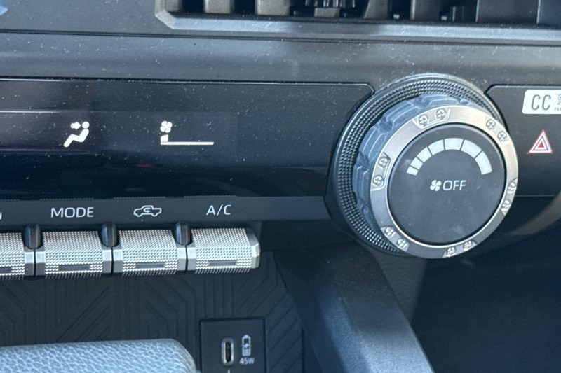 Toyota Tacoma 4WD Vehicle Full-screen Gallery Image 29