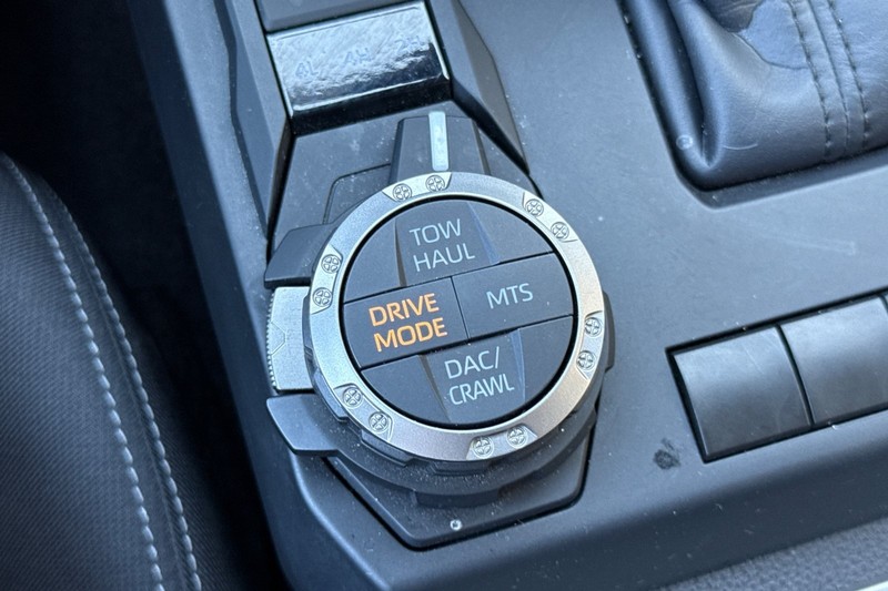Toyota Tacoma 4WD Vehicle Full-screen Gallery Image 30