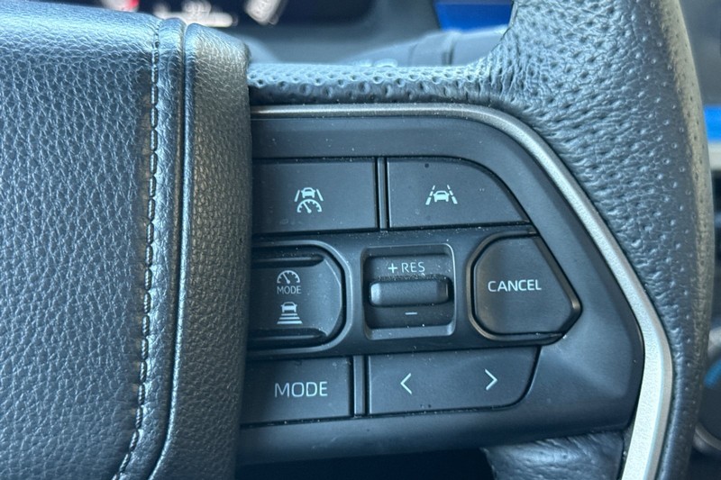 Toyota Tacoma 4WD Vehicle Full-screen Gallery Image 37