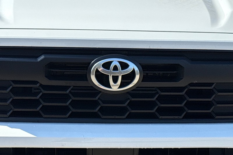 Toyota Tacoma 4WD Vehicle Full-screen Gallery Image 45