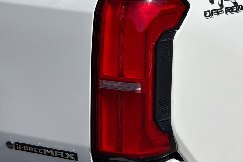 Toyota Tacoma 4WD Vehicle Full-screen Gallery Image 48