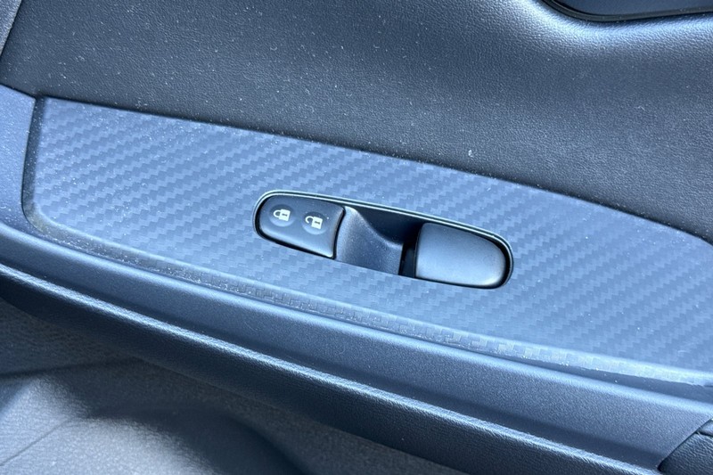 Nissan Sentra Vehicle Full-screen Gallery Image 21