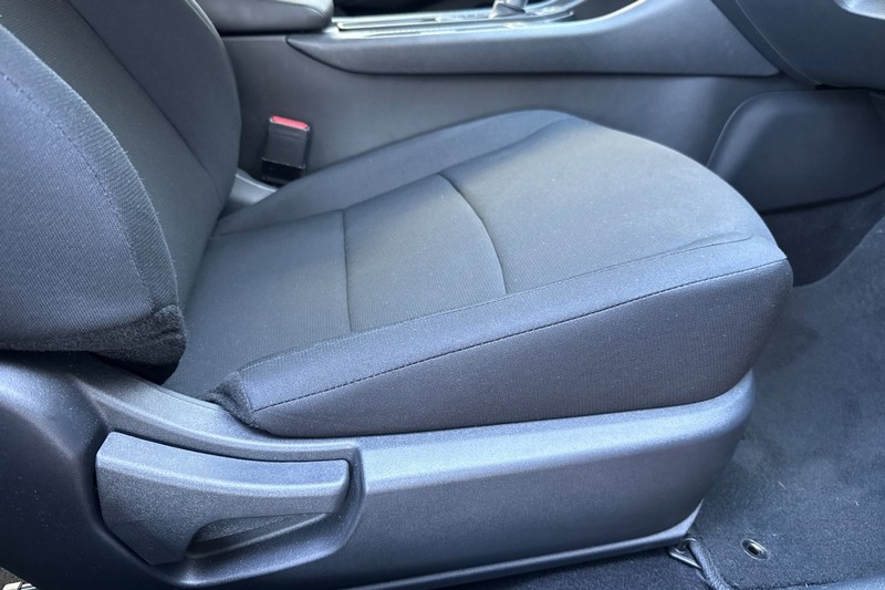 Nissan Sentra Vehicle Full-screen Gallery Image 22