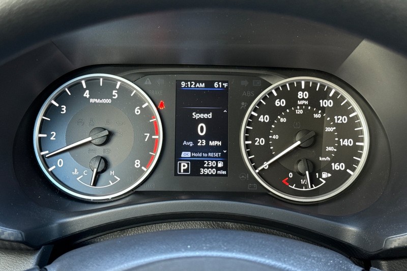 Nissan Sentra Vehicle Full-screen Gallery Image 39