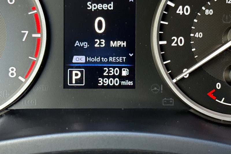 Nissan Sentra Vehicle Full-screen Gallery Image 40