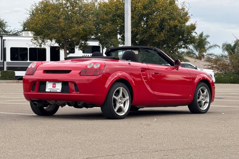 Toyota MR2 Spyder Vehicle Full-screen Gallery Image 04