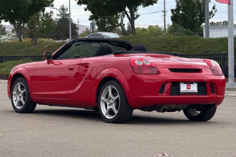 Toyota MR2 Spyder Vehicle Full-screen Gallery Image 06