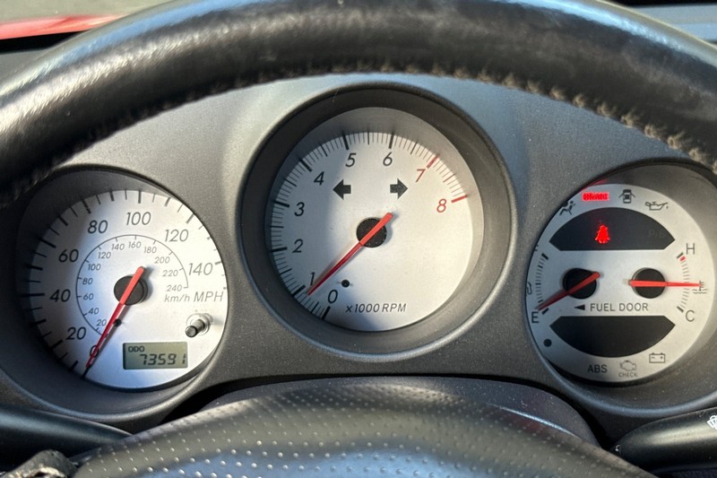 Toyota MR2 Spyder Vehicle Full-screen Gallery Image 37