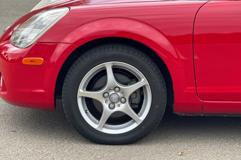 Toyota MR2 Spyder Vehicle Full-screen Gallery Image 41