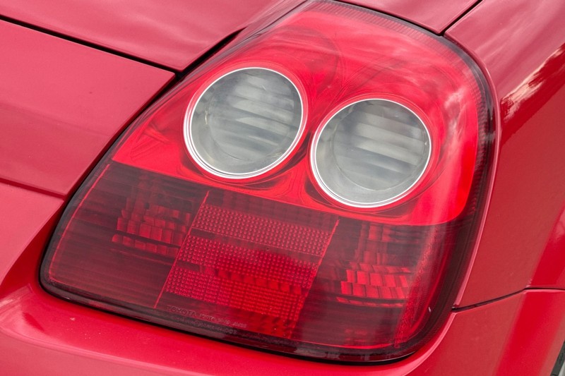 Toyota MR2 Spyder Vehicle Full-screen Gallery Image 46