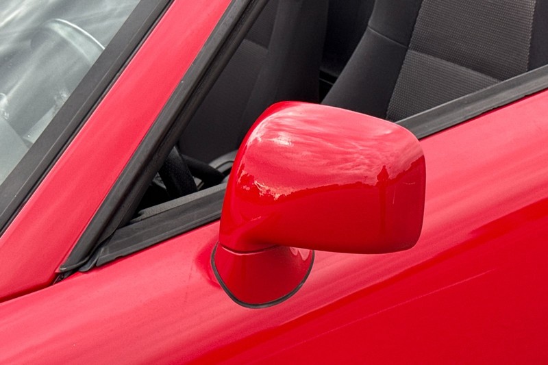 Toyota MR2 Spyder Vehicle Full-screen Gallery Image 49