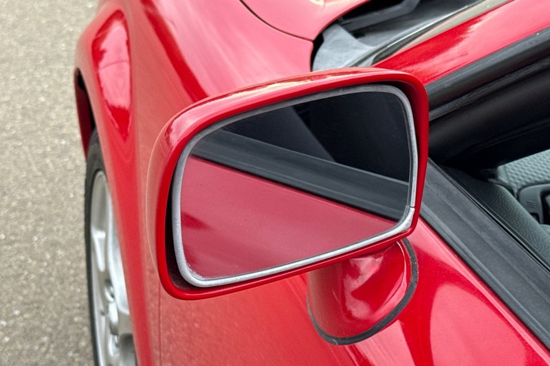 Toyota MR2 Spyder Vehicle Full-screen Gallery Image 50