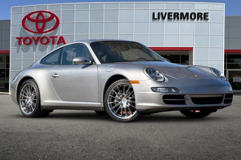 Porsche 911 Vehicle Full-screen Gallery Image 02