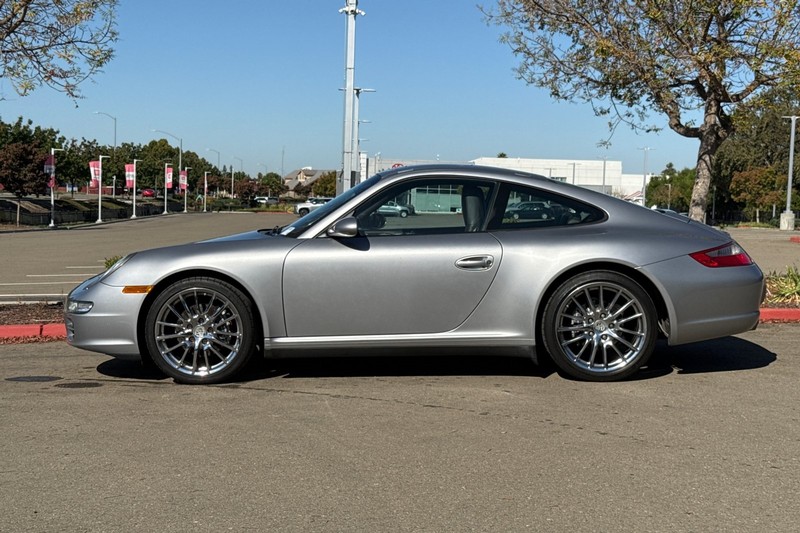 Porsche 911 Vehicle Full-screen Gallery Image 07