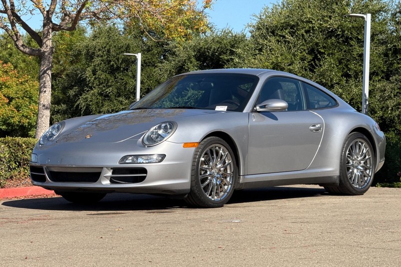 Porsche 911 Vehicle Full-screen Gallery Image 08