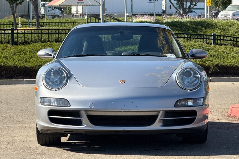 Porsche 911 Vehicle Full-screen Gallery Image 09