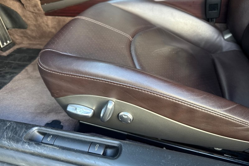 Porsche 911 Vehicle Full-screen Gallery Image 13