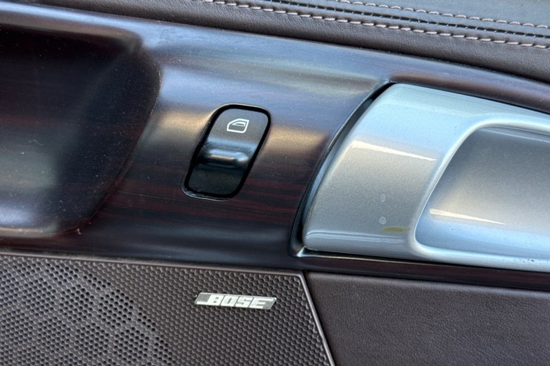 Porsche 911 Vehicle Full-screen Gallery Image 21