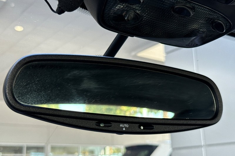Porsche 911 Vehicle Full-screen Gallery Image 24
