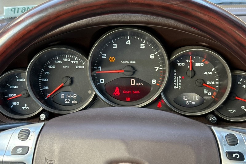Porsche 911 Vehicle Full-screen Gallery Image 36