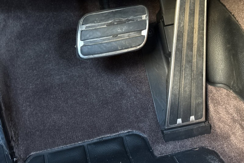 Porsche 911 Vehicle Full-screen Gallery Image 40
