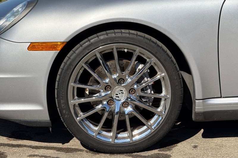 Porsche 911 Vehicle Full-screen Gallery Image 41