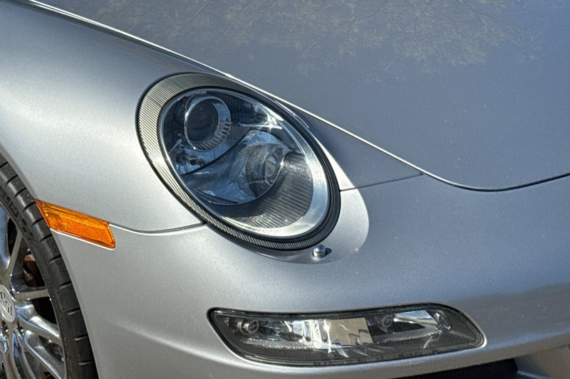Porsche 911 Vehicle Full-screen Gallery Image 42