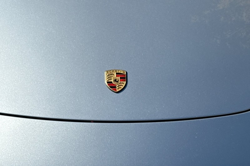 Porsche 911 Vehicle Full-screen Gallery Image 43