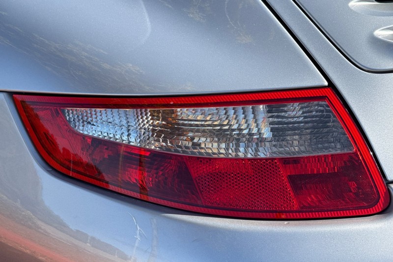 Porsche 911 Vehicle Full-screen Gallery Image 44