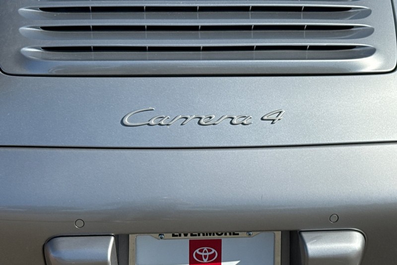 Porsche 911 Vehicle Full-screen Gallery Image 45