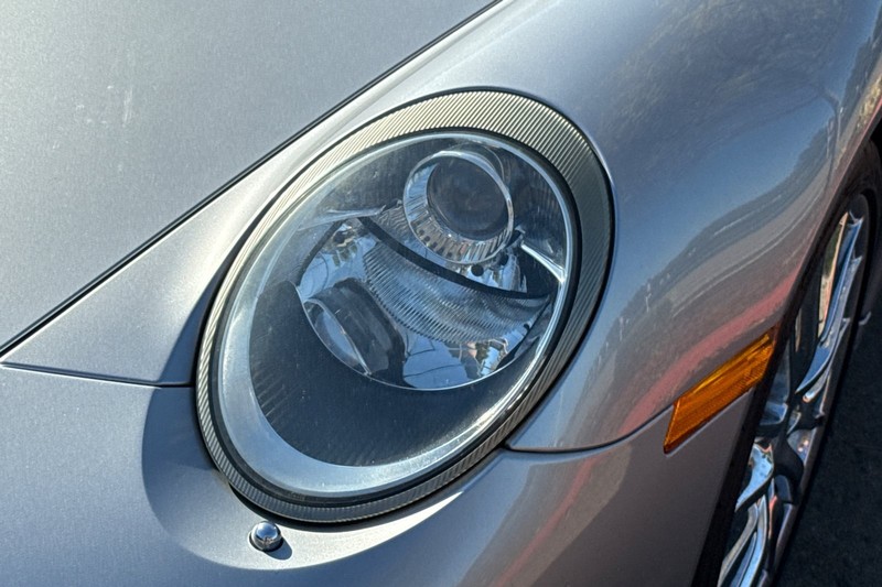 Porsche 911 Vehicle Full-screen Gallery Image 48