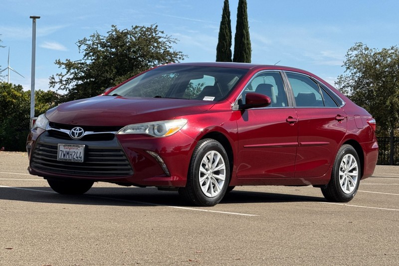 Toyota Camry Vehicle Full-screen Gallery Image 08