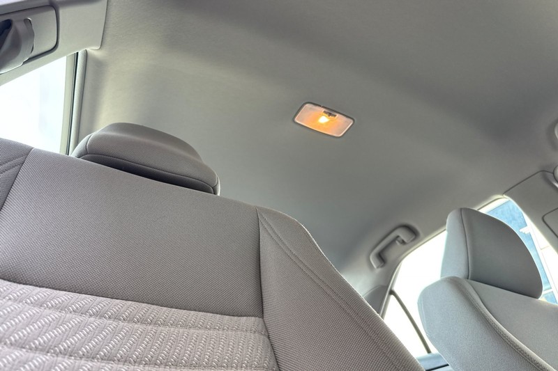 Toyota Camry Vehicle Full-screen Gallery Image 19