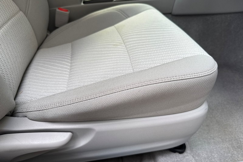 Toyota Camry Vehicle Full-screen Gallery Image 22