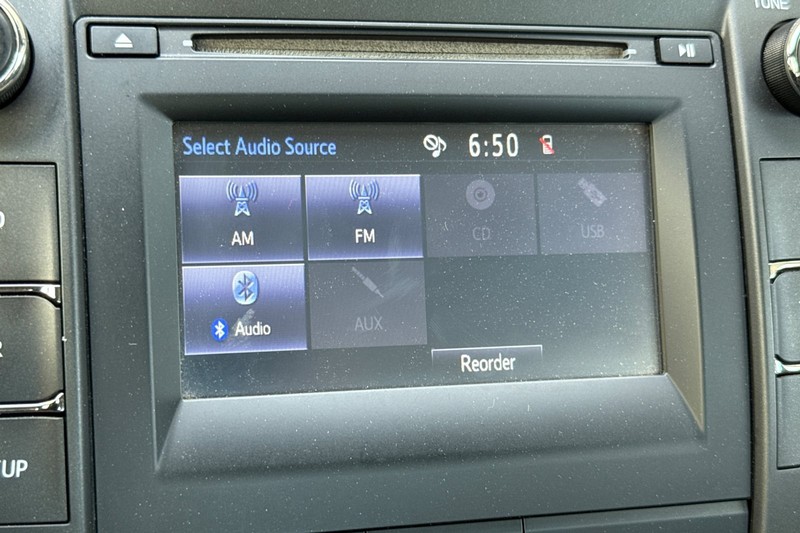 Toyota Camry Vehicle Full-screen Gallery Image 25