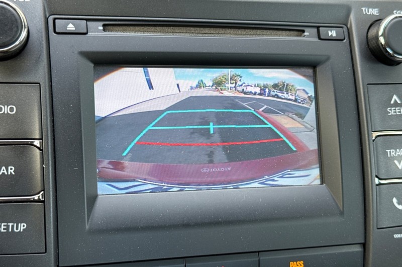 Toyota Camry Vehicle Full-screen Gallery Image 26